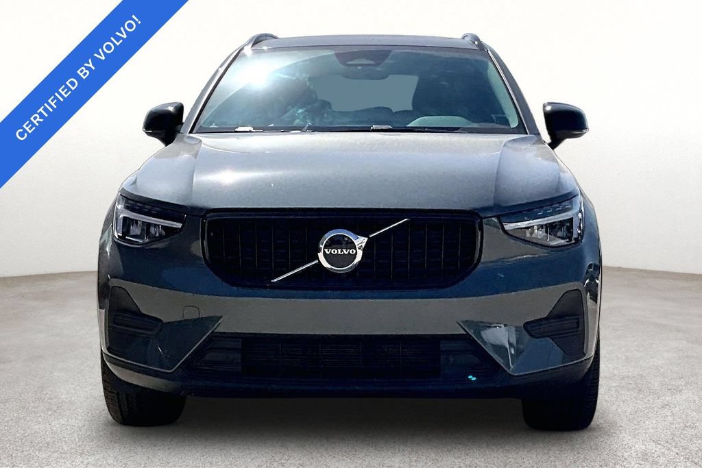 Used 2026 Volvo XC40 B4 Core w/ Climate Package FWD image 3