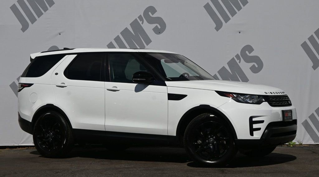 Used 2018 Land Rover Discovery SE image 3