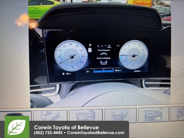 Used 2025 Hyundai Elantra Limited image 3