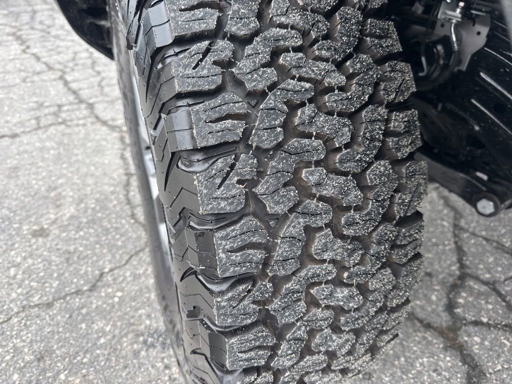 Used 2025 Ford Bronco Badlands image 30