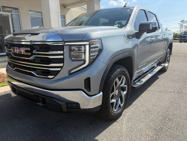 Used 2023 GMC Sierra 1500 SLT w/ SLT Premium Package AWD/4WD image 3