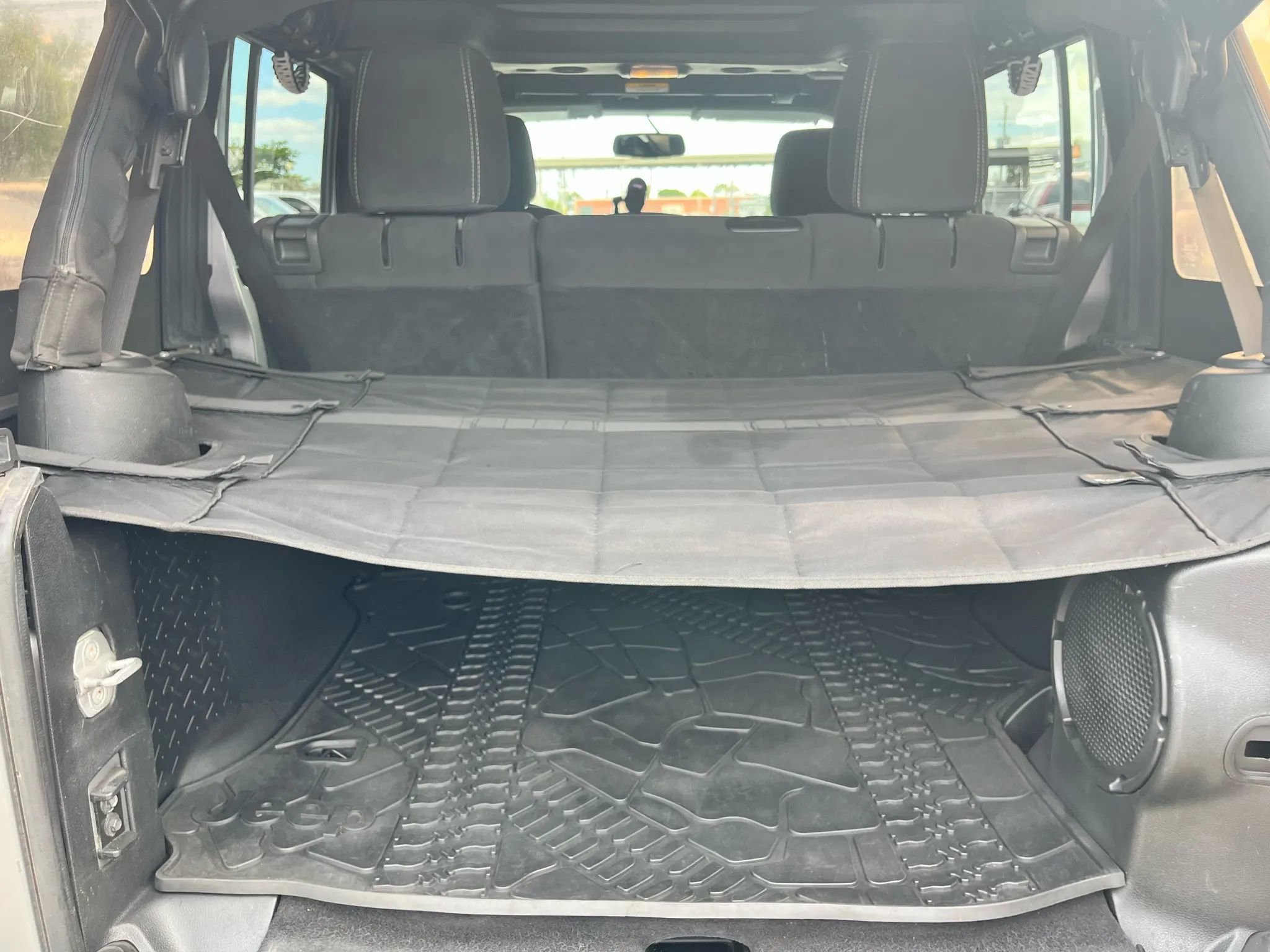 Used 2013 Jeep Wrangler Unlimited Sahara w/ Connectivity Group image 10