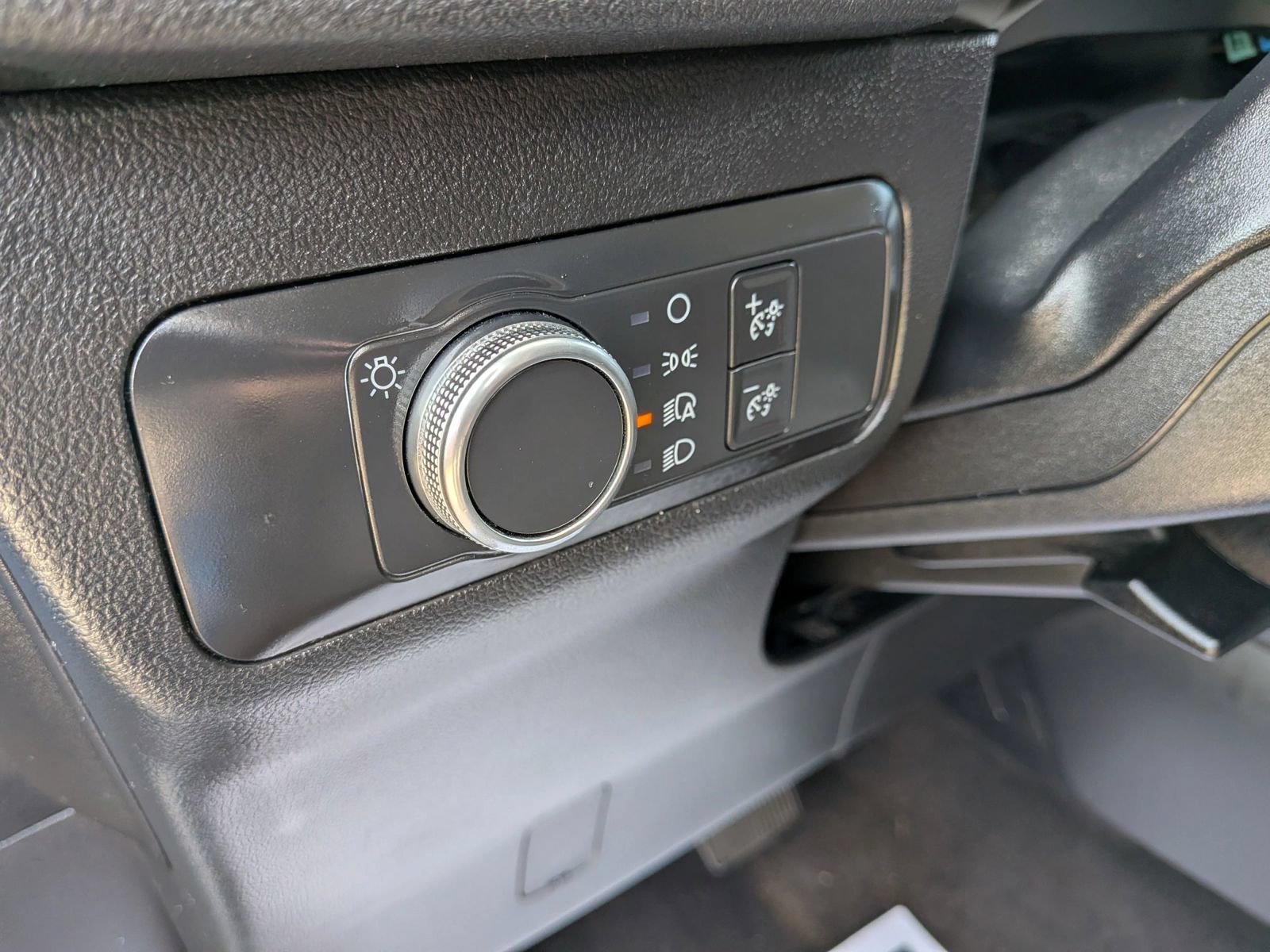 Used 2020 Ford Escape SE FWD image 42