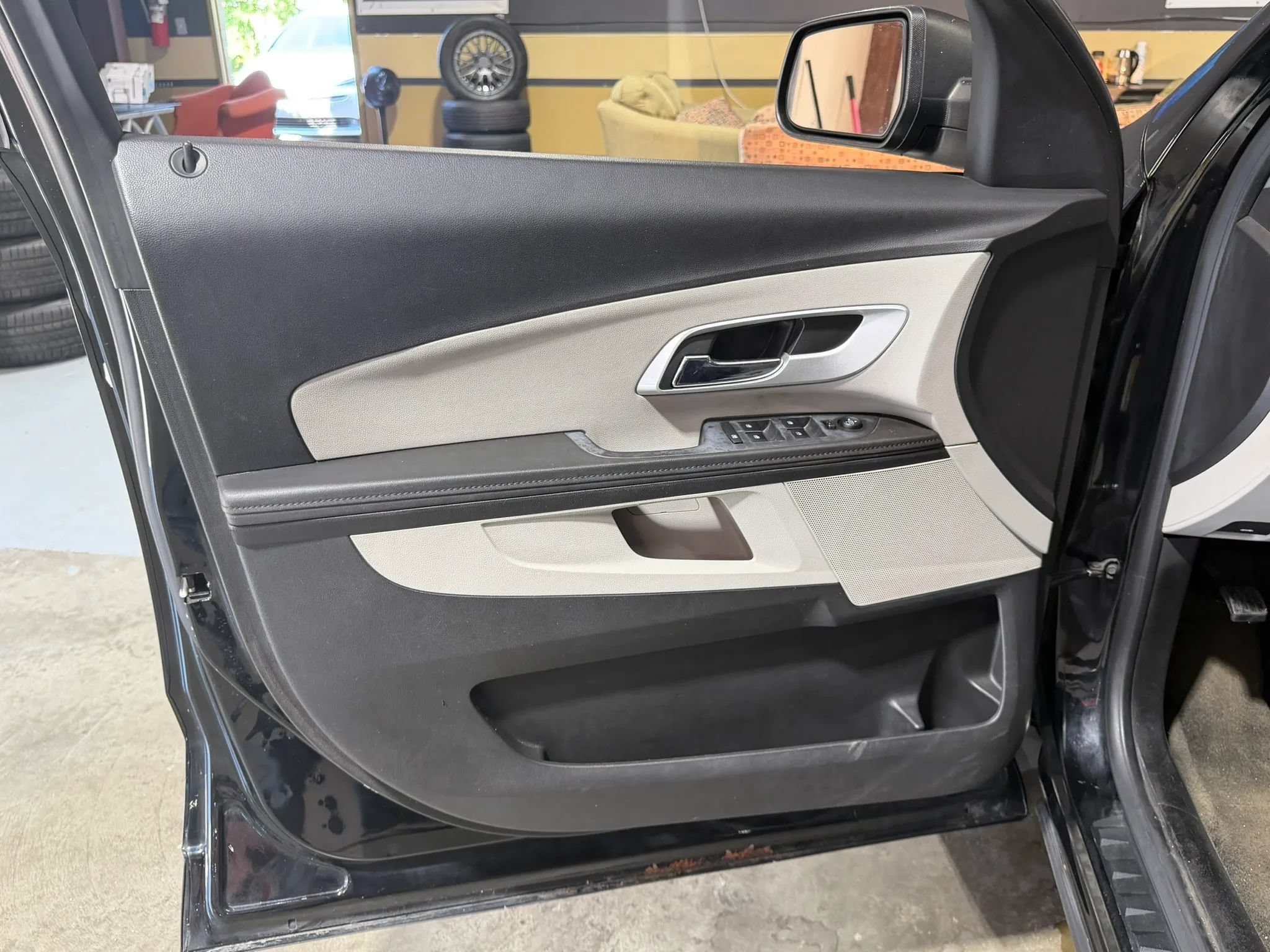 Used 2011 Chevrolet Equinox LS AWD/4WD image 16