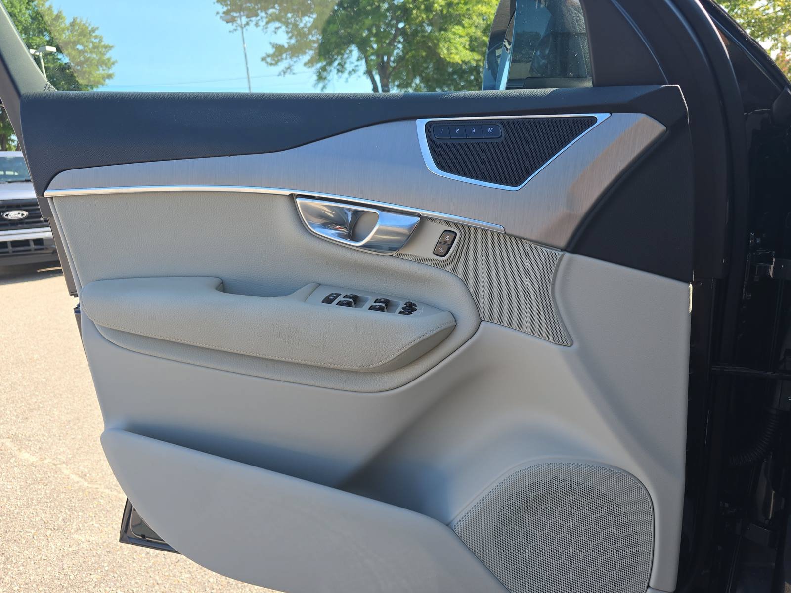 Used 2022 Volvo XC90 T5 Momentum FWD image 26
