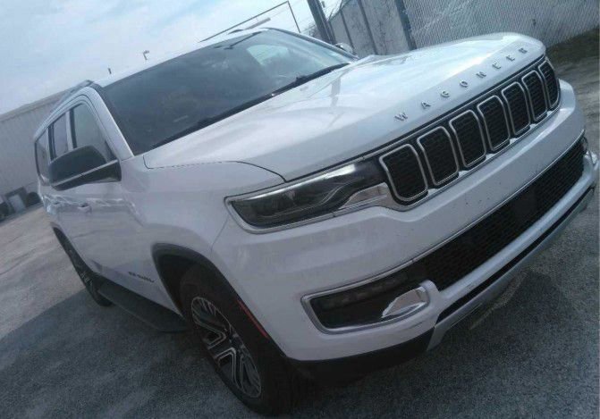 Used 2024 Jeep Wagoneer L Series II w/ Flexible Seating Group AWD/4WD image 1