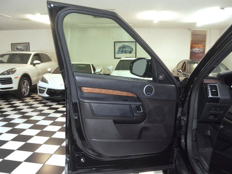 Used 2018 Land Rover Discovery HSE Luxury AWD/4WD image 17