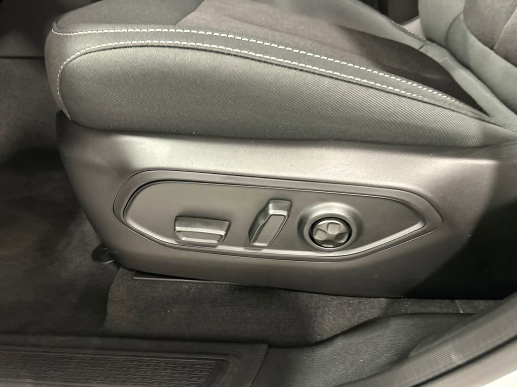 New 2025 Jeep Grand Cherokee Laredo w/ Luxury Tech Group I image 15