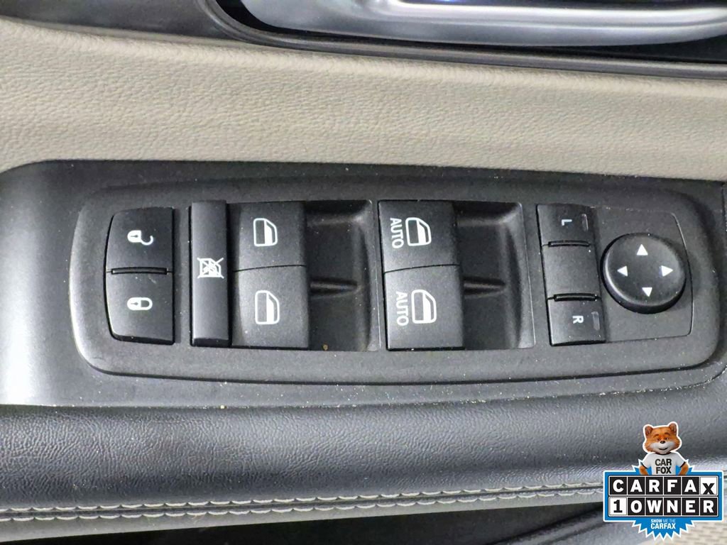 Used 2024 Chrysler Pacifica Touring-L image 14