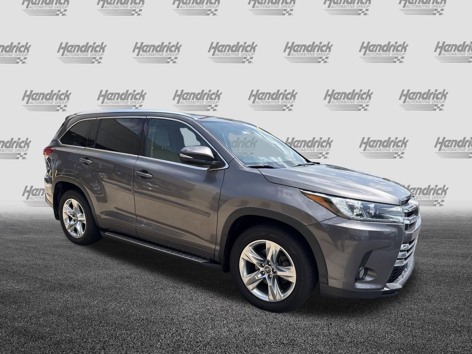 Used 2017 Toyota Highlander Limited AWD/4WD image 2