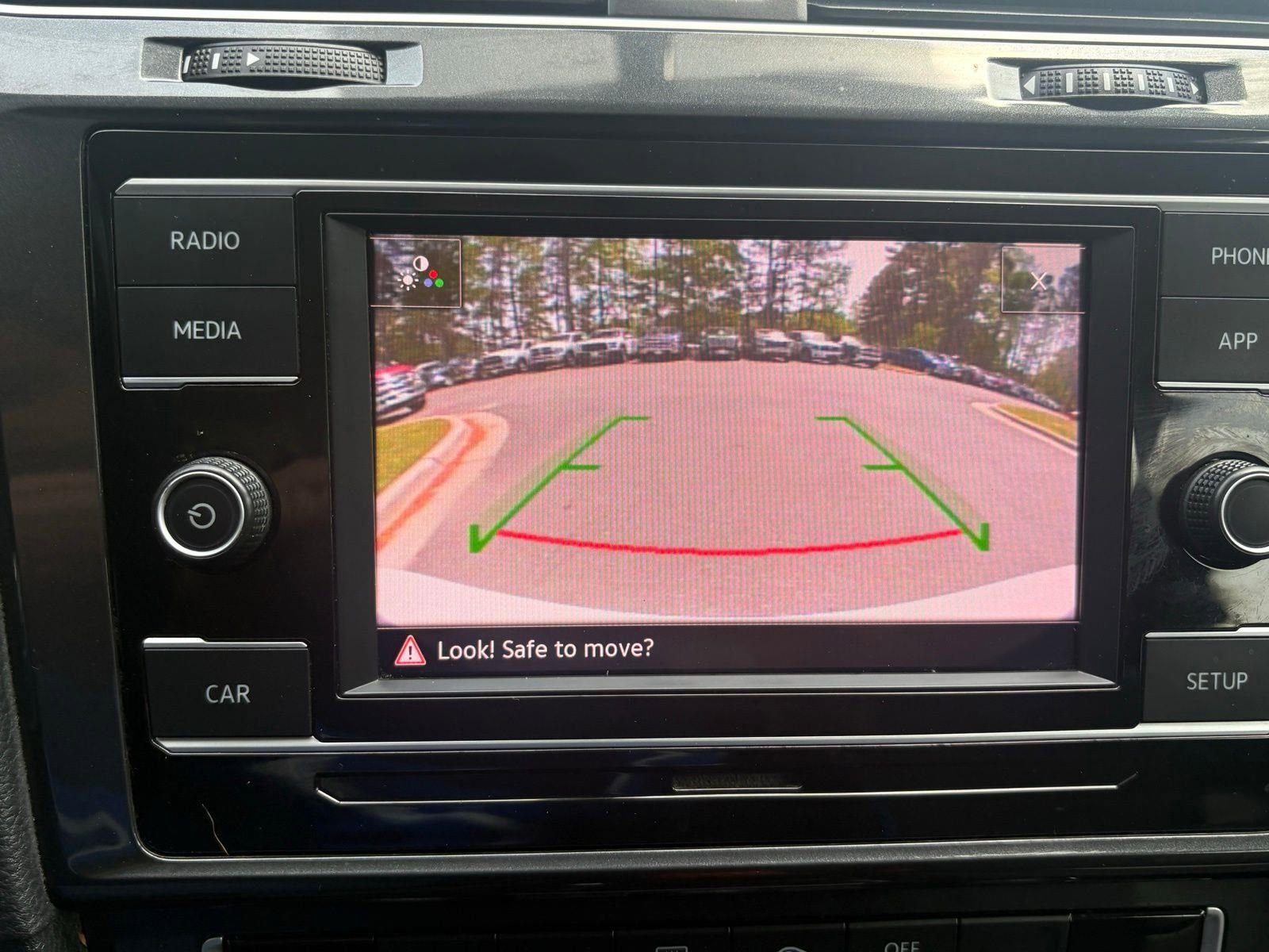 Used 2019 Volkswagen Golf S image 30