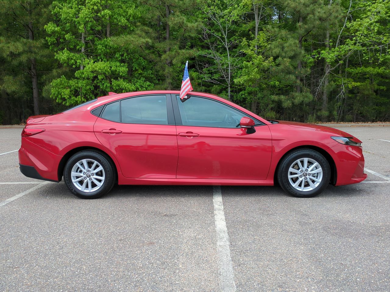 Used 2025 Toyota Camry LE w/ Convenience Package FWD image 3