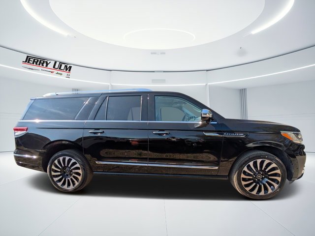 Used 2022 Lincoln Navigator L Black Label image 2
