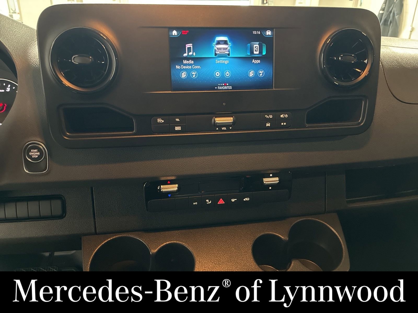 Used 2024 Mercedes-Benz Sprinter 2500 image 13