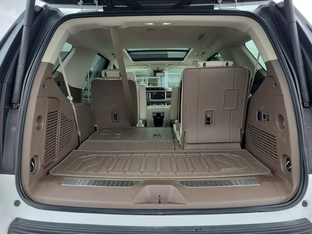 Used 2023 GMC Yukon Denali w/ LPO, Floor Liner Package AWD/4WD image 10