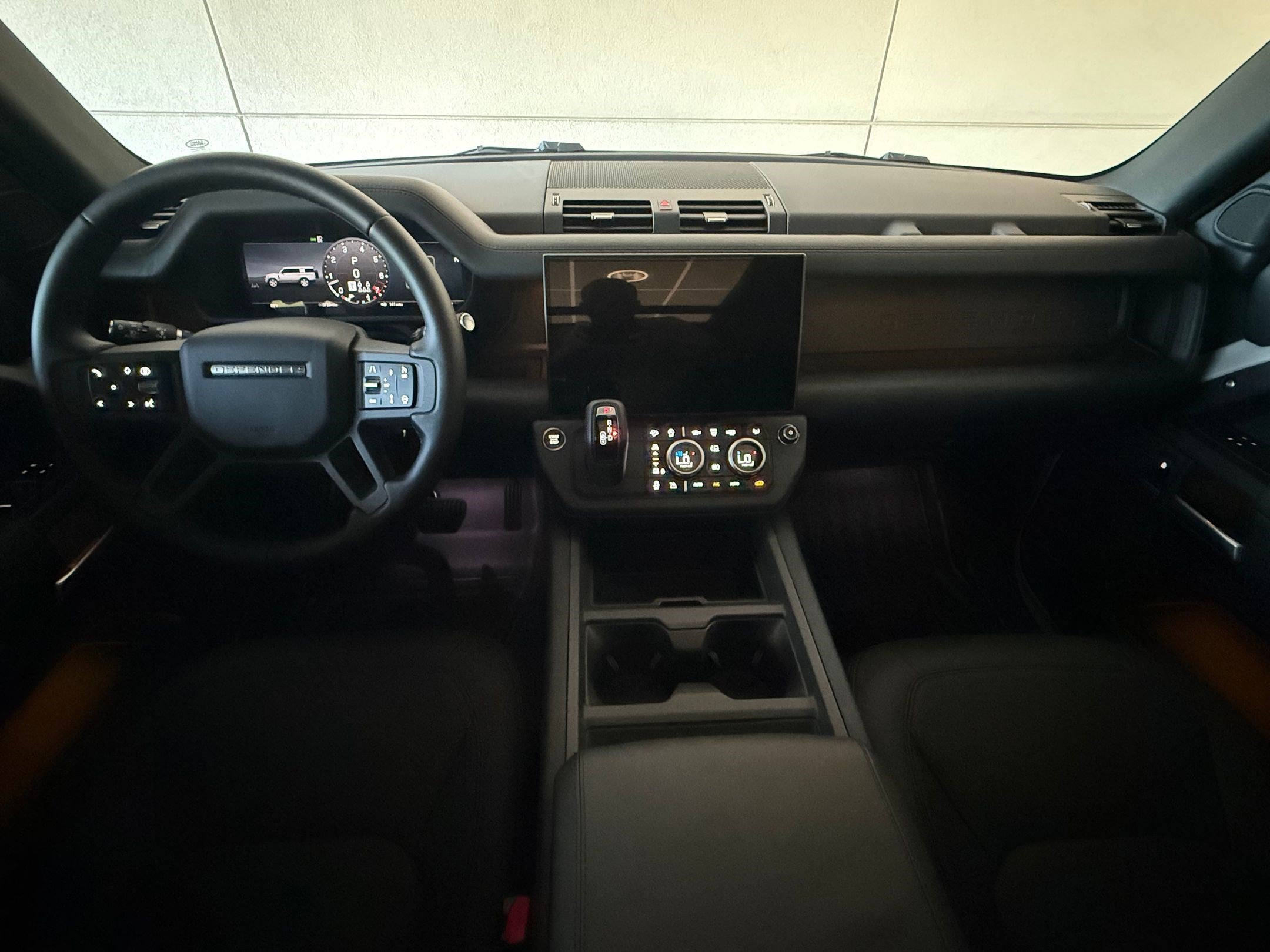 Used 2026 Land Rover Defender 130 X-Dynamic SE AWD/4WD image 16