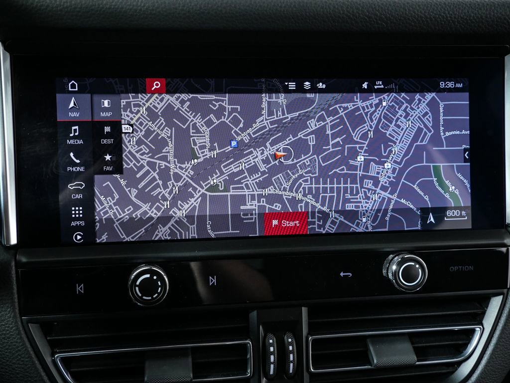 Certified 2024 Porsche Macan image 16