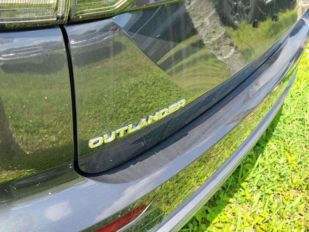 New 2025 Mitsubishi Outlander SE image 5