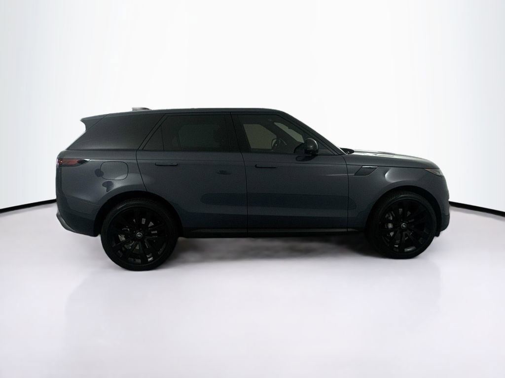 Used 2024 Land Rover Range Rover Sport SE image 4