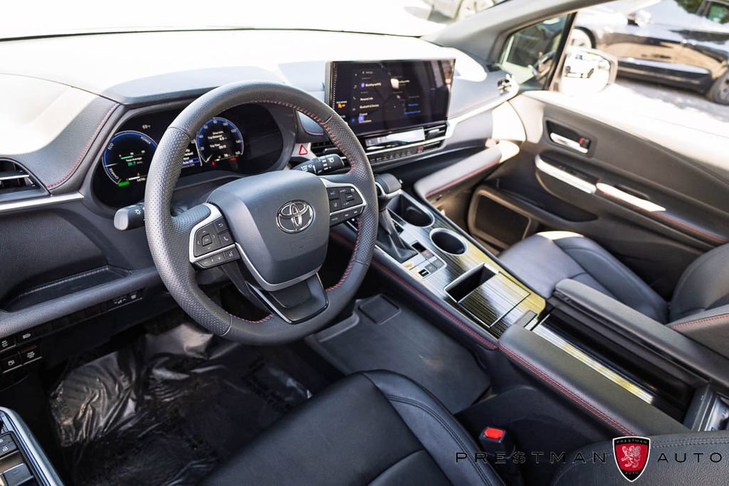 Used 2025 Toyota Sienna XSE FWD image 23