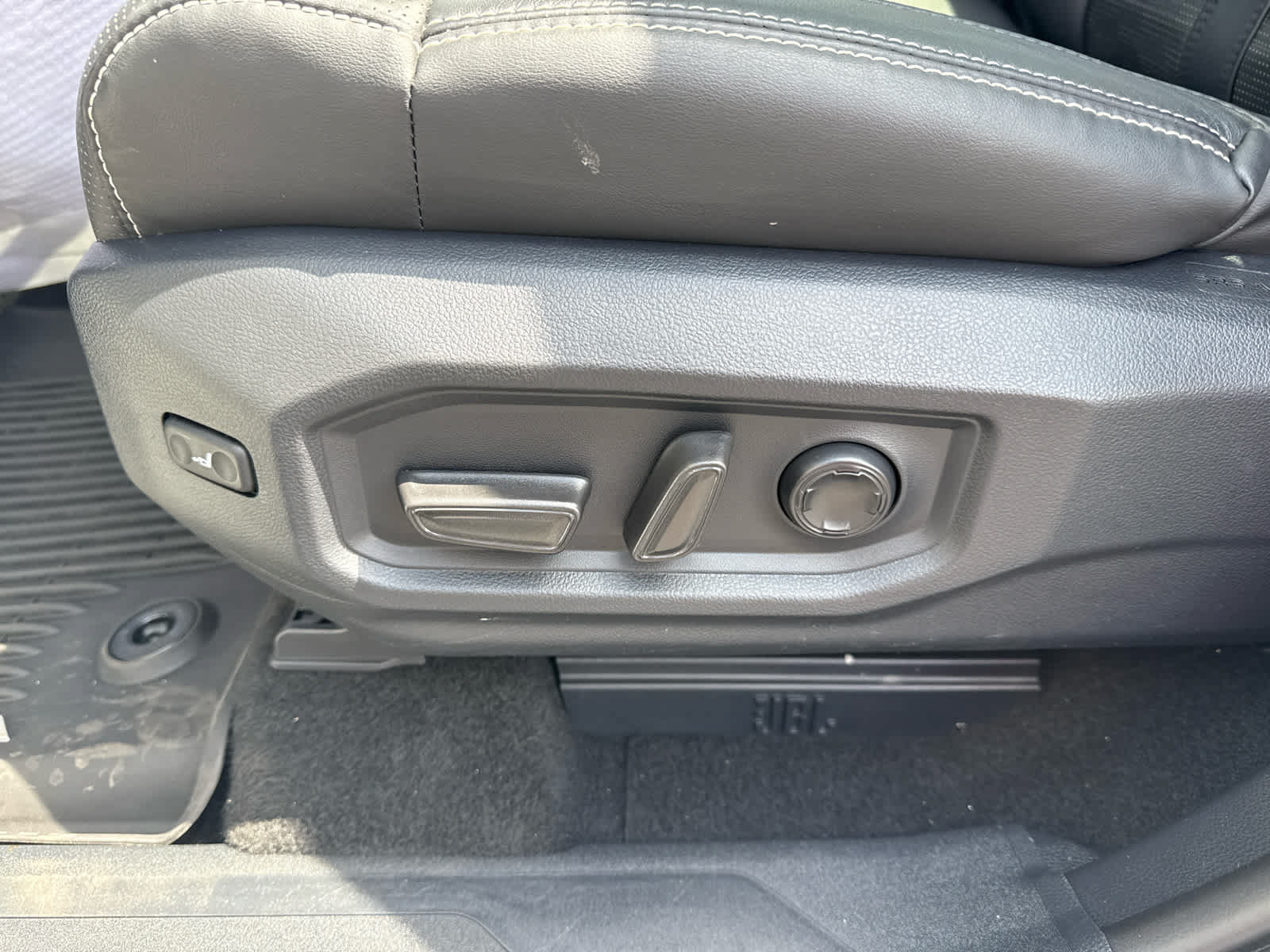 Used 2024 Toyota Sequoia Capstone AWD/4WD image 4