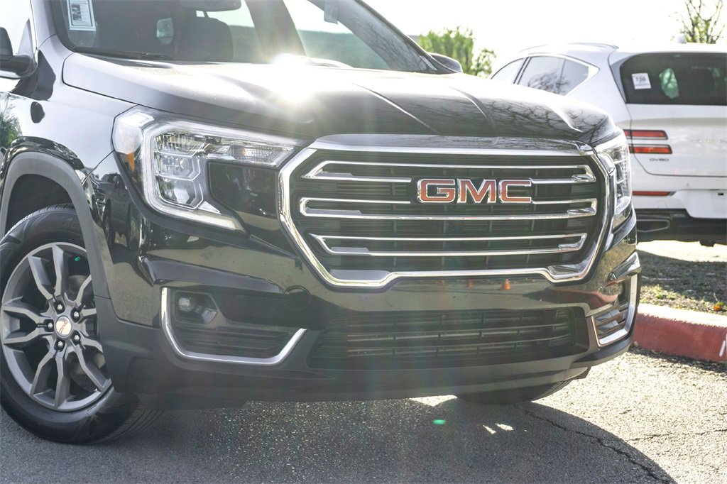 Used 2024 GMC Terrain SLT image 3