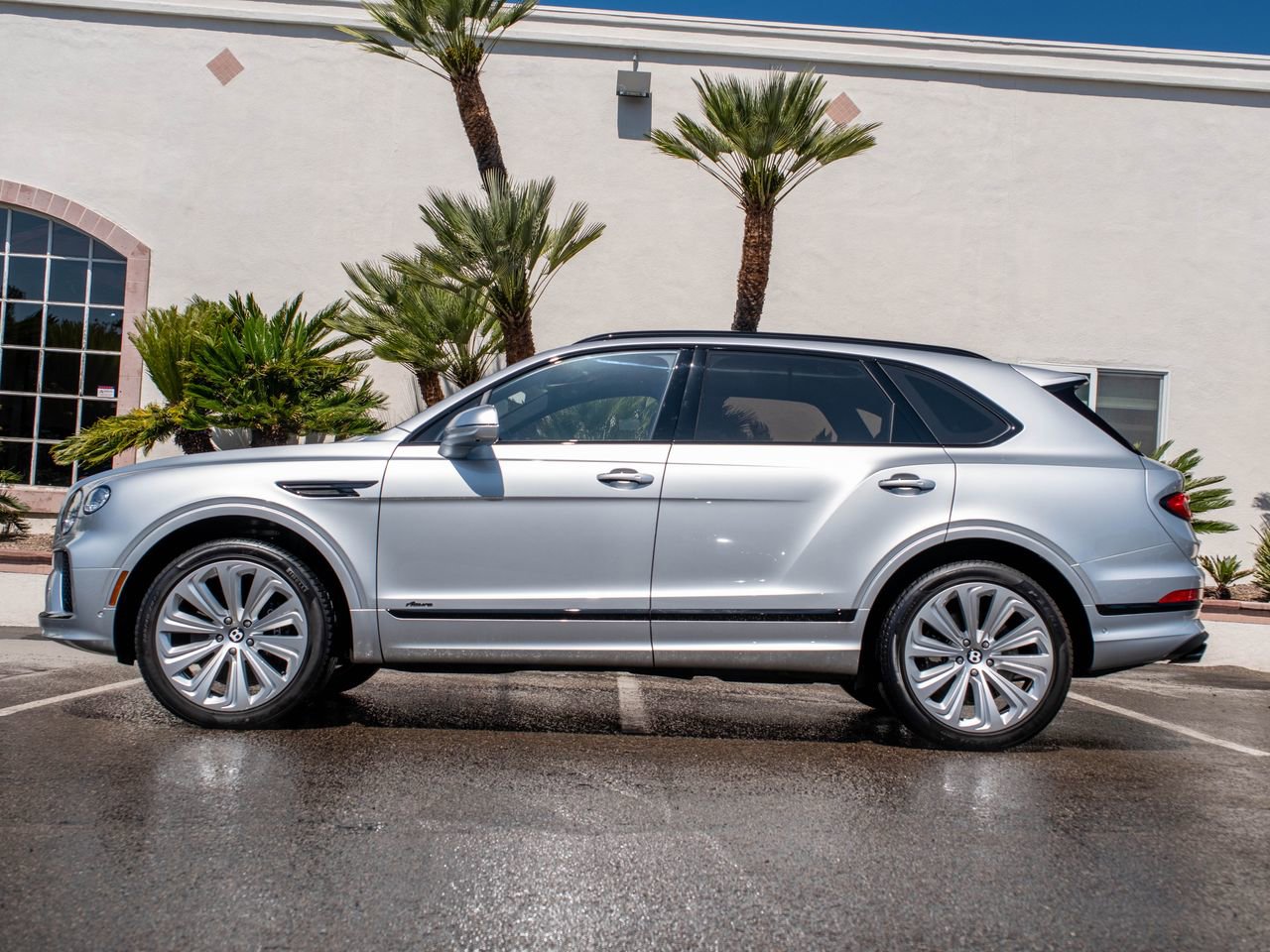 Used 2024 Bentley Bentayga image 4