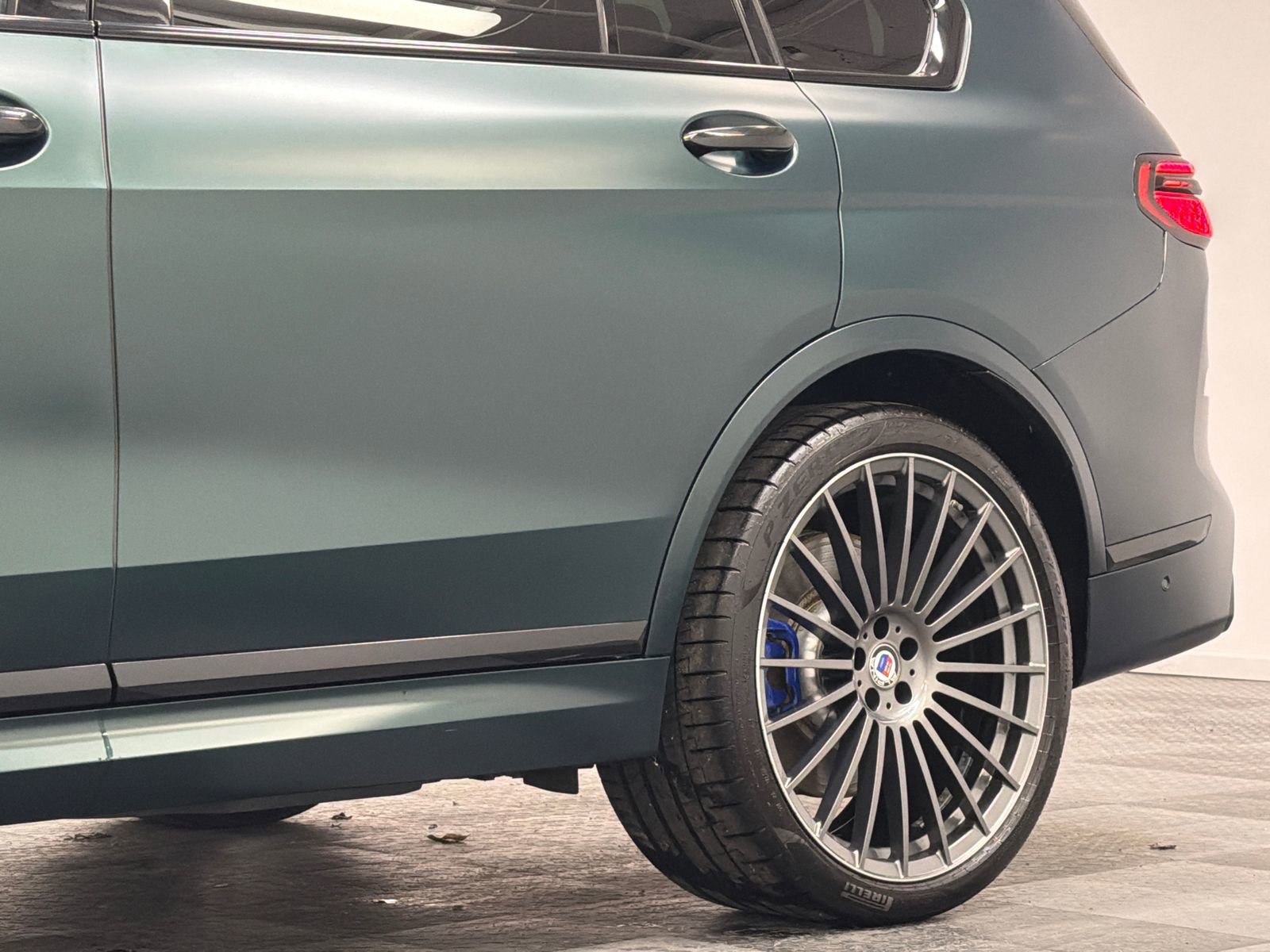 Used 2024 BMW ALPINA XB7 image 6