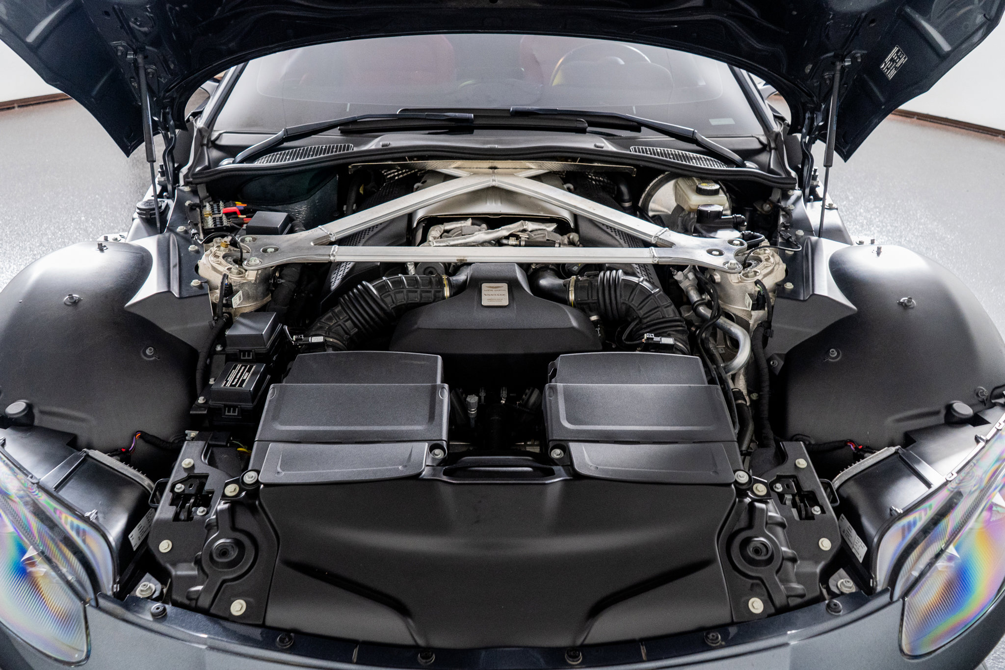 Used 2021 Aston Martin V8 Vantage Roadster image 48