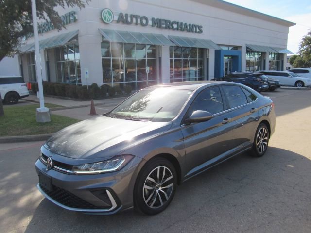 Used 2025 Volkswagen Jetta SE FWD image 1