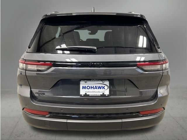 Used 2023 Jeep Grand Cherokee Altitude AWD/4WD image 4
