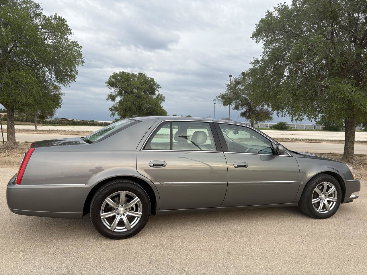 Used 2006 Cadillac DTS FWD image 59