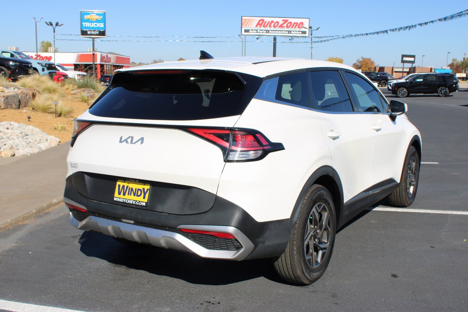 Used 2025 Kia Sportage LX image 9
