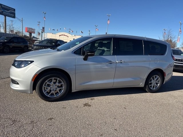 New 2026 Chrysler Voyager LX image 3