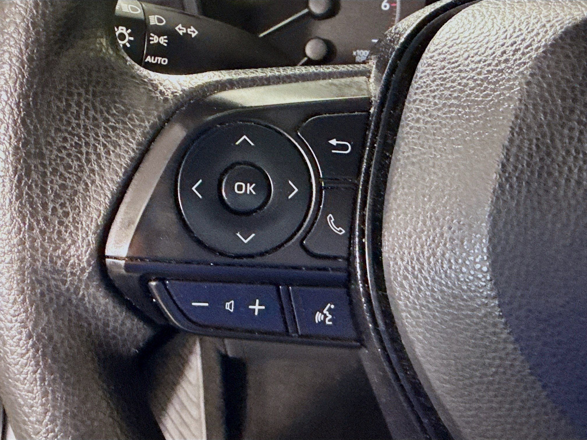 Used 2024 Toyota Corolla LE FWD image 14