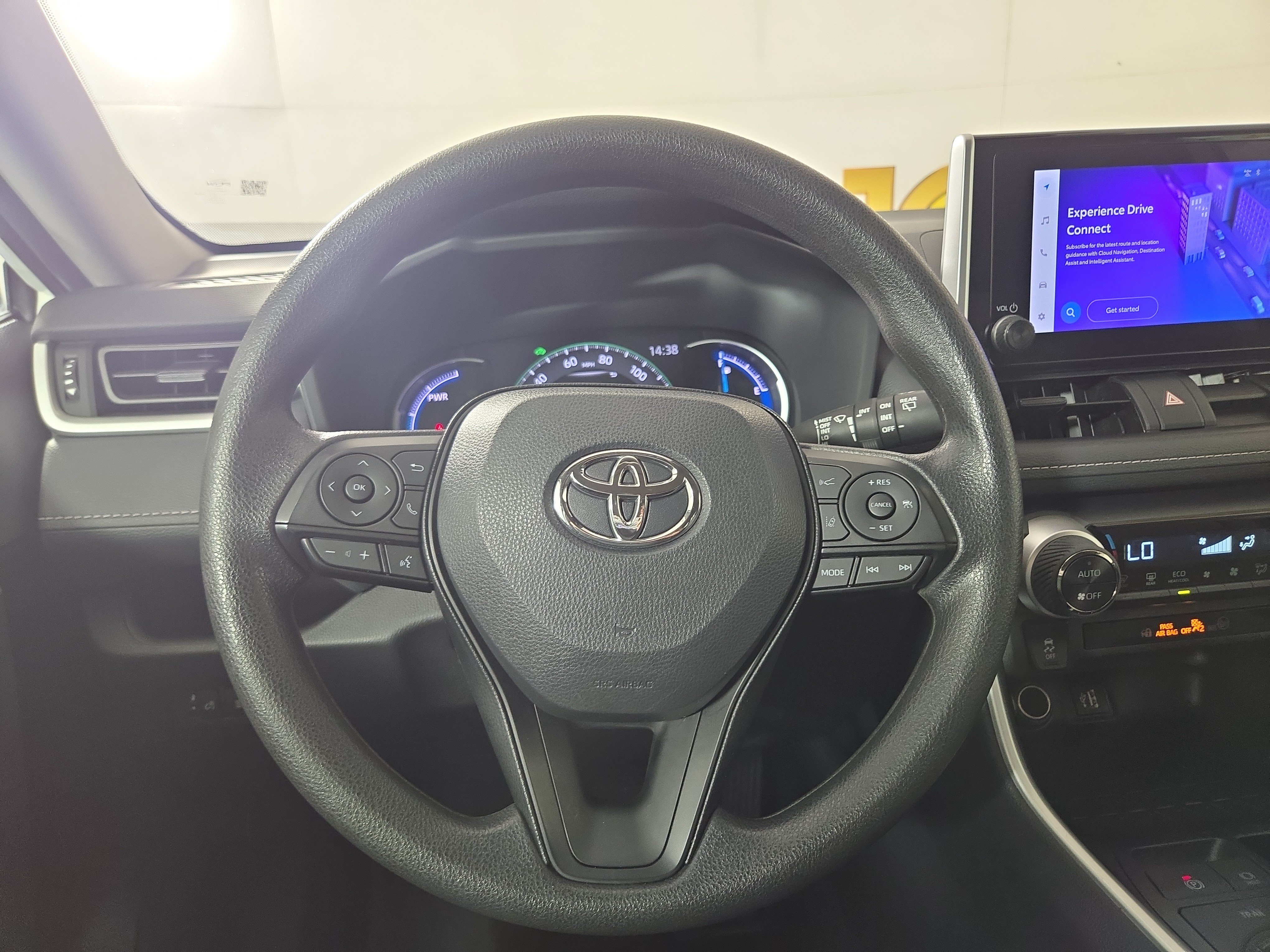 Used 2025 Toyota RAV4 XLE AWD/4WD image 14