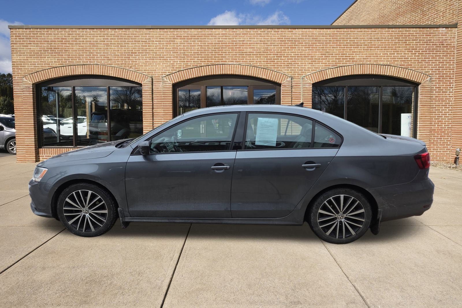 Used 2015 Volkswagen Jetta Sport image 6