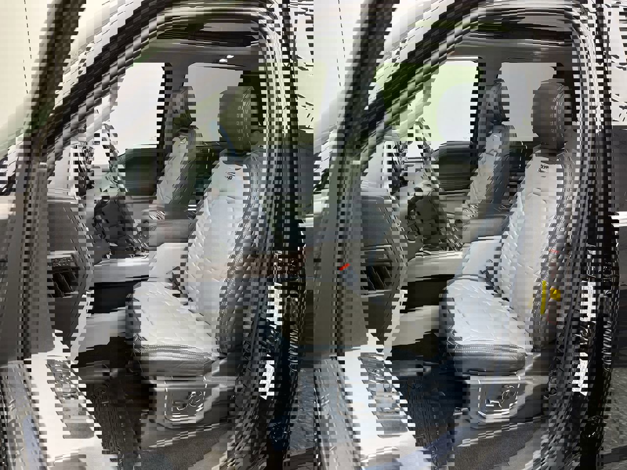 Used 2022 Ford F350 Limited image 12