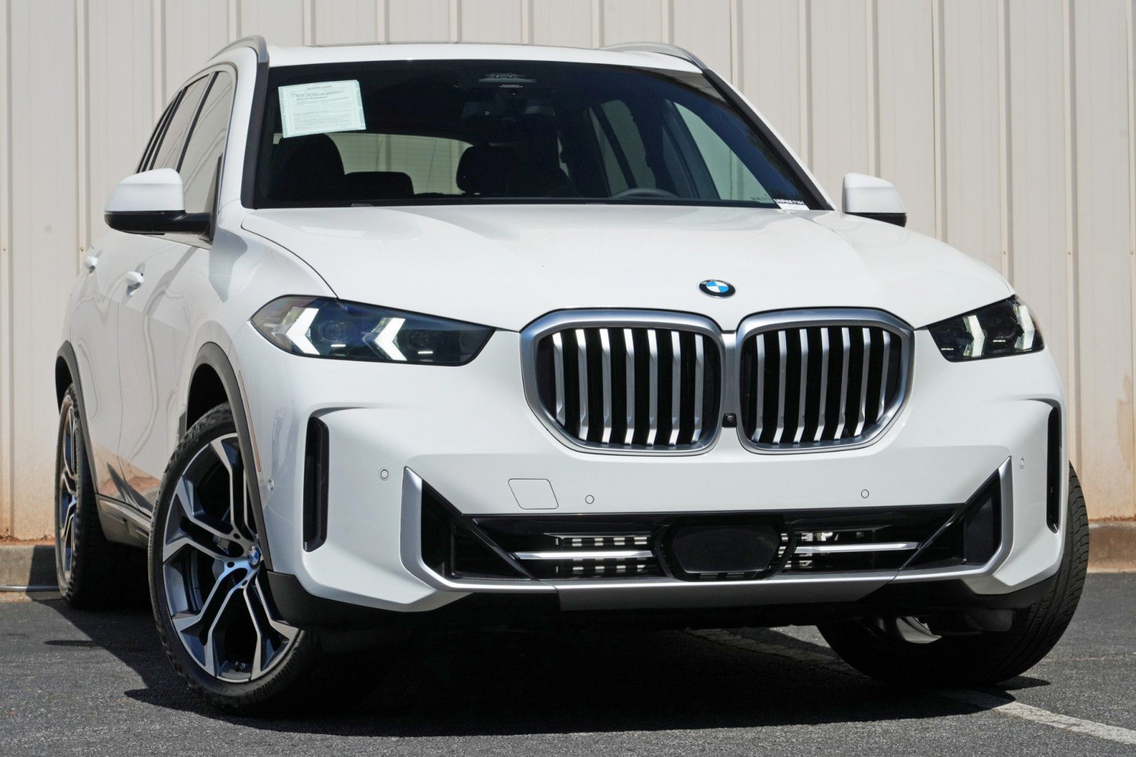 Used 2024 BMW X5 xDrive40i w/ Parking Assistance Package AWD/4WD image 4