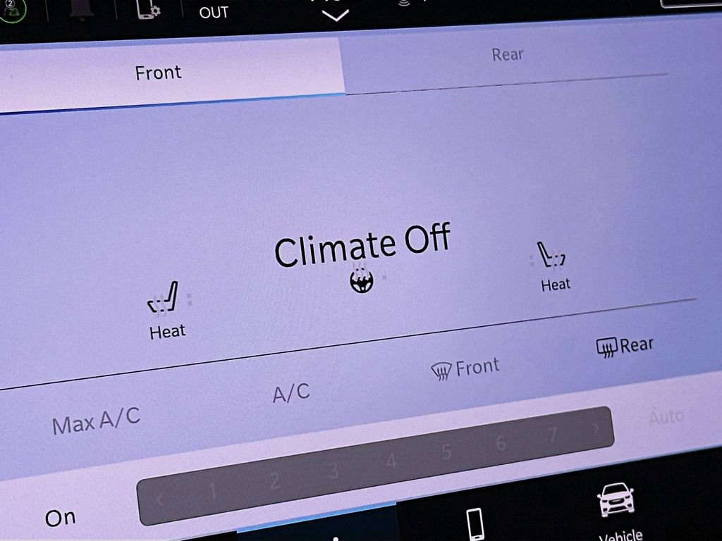 Certified 2024 Chrysler Pacifica Touring-L image 30