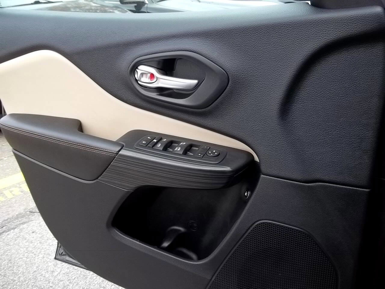 Used 2016 Jeep Cherokee Limited w/ Trailer Tow Group image 13