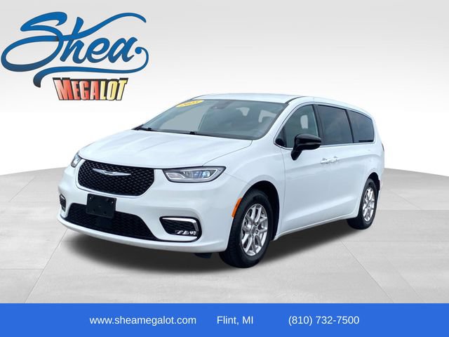 Used 2025 Chrysler Pacifica Select