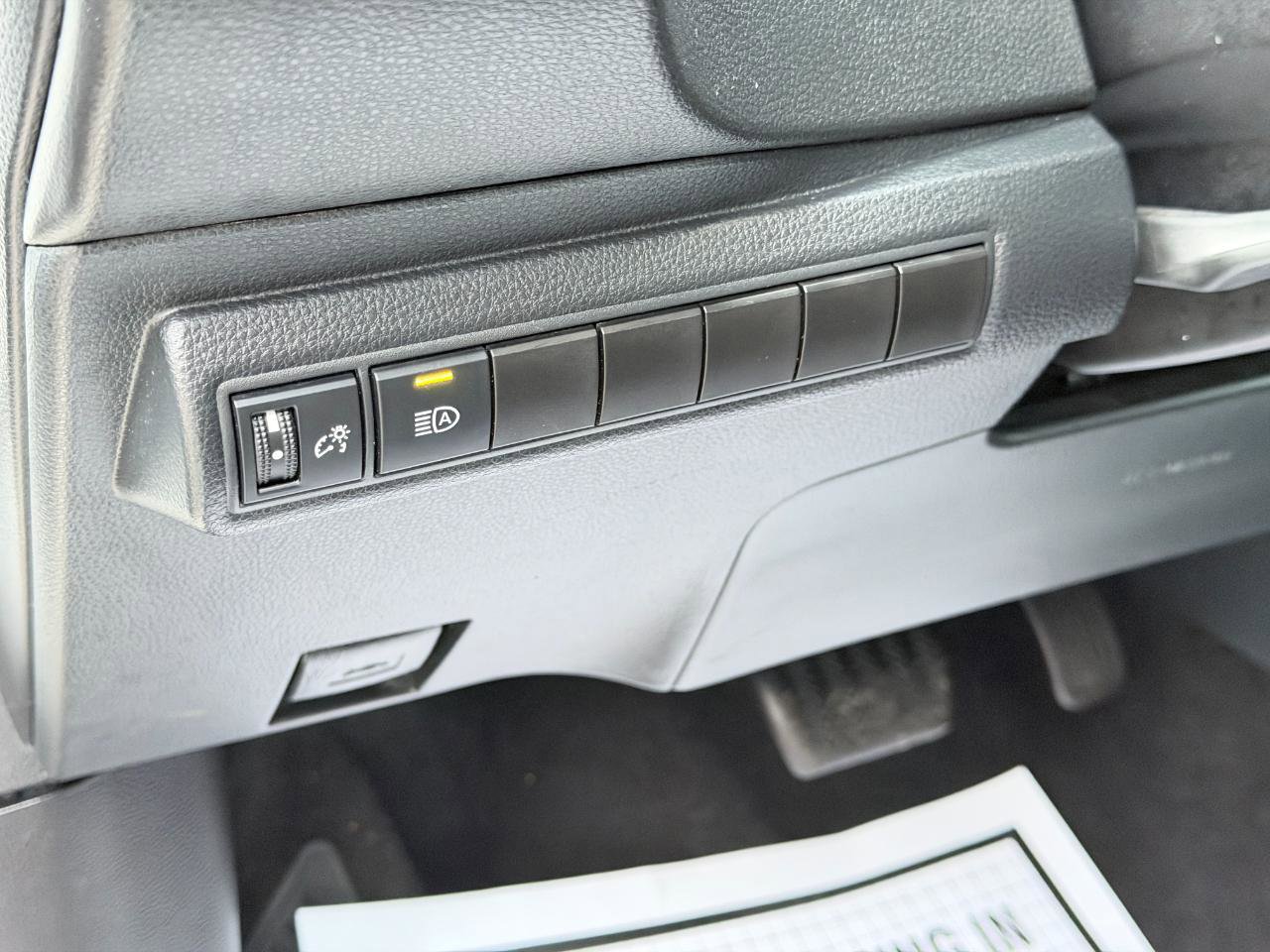 Used 2021 Toyota Corolla LE FWD image 17