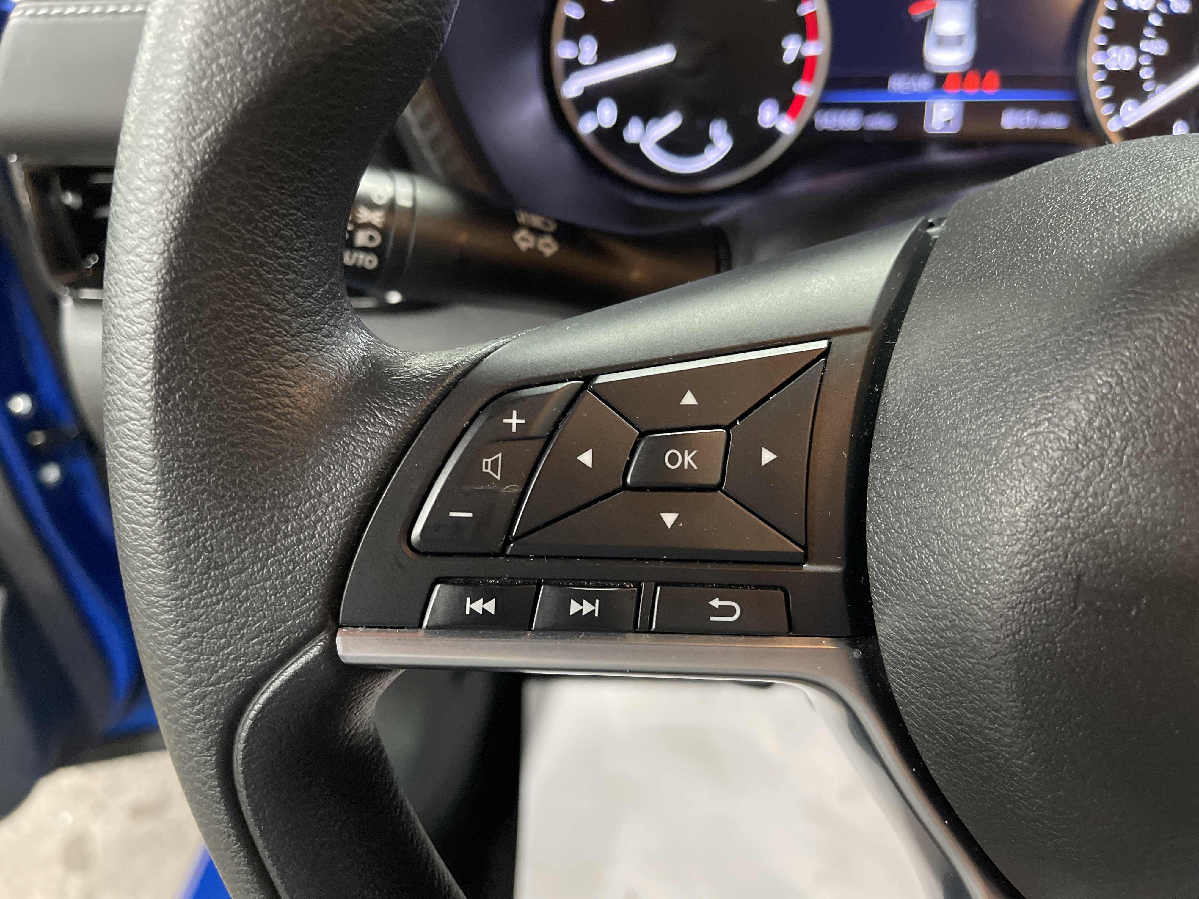 Used 2023 Nissan Sentra SV image 17