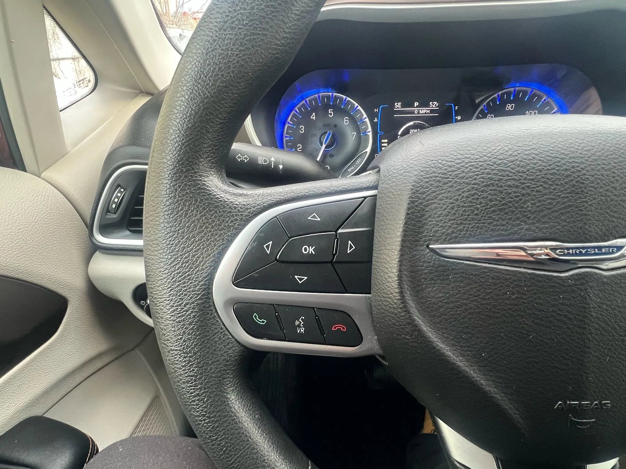 Used 2017 Chrysler Pacifica LX image 16