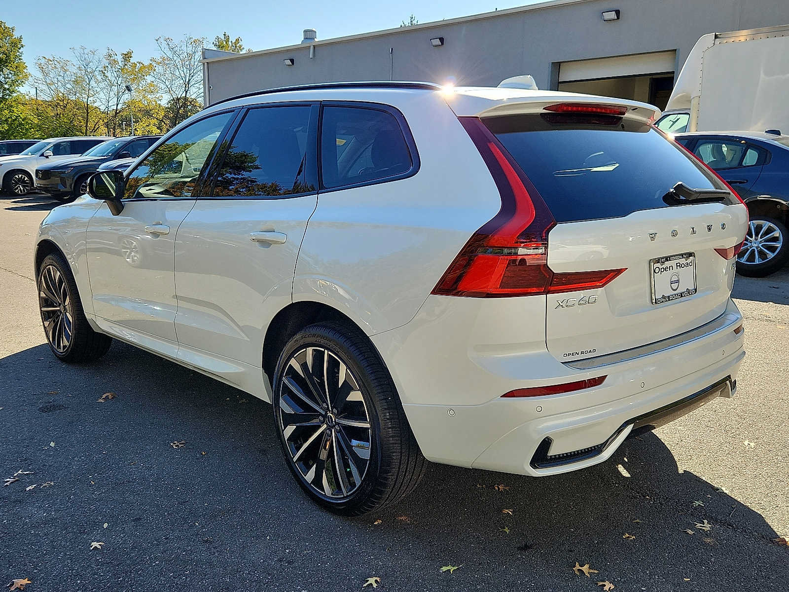Used 2027 Volvo XC60 B5 Ultra AWD/4WD image 4