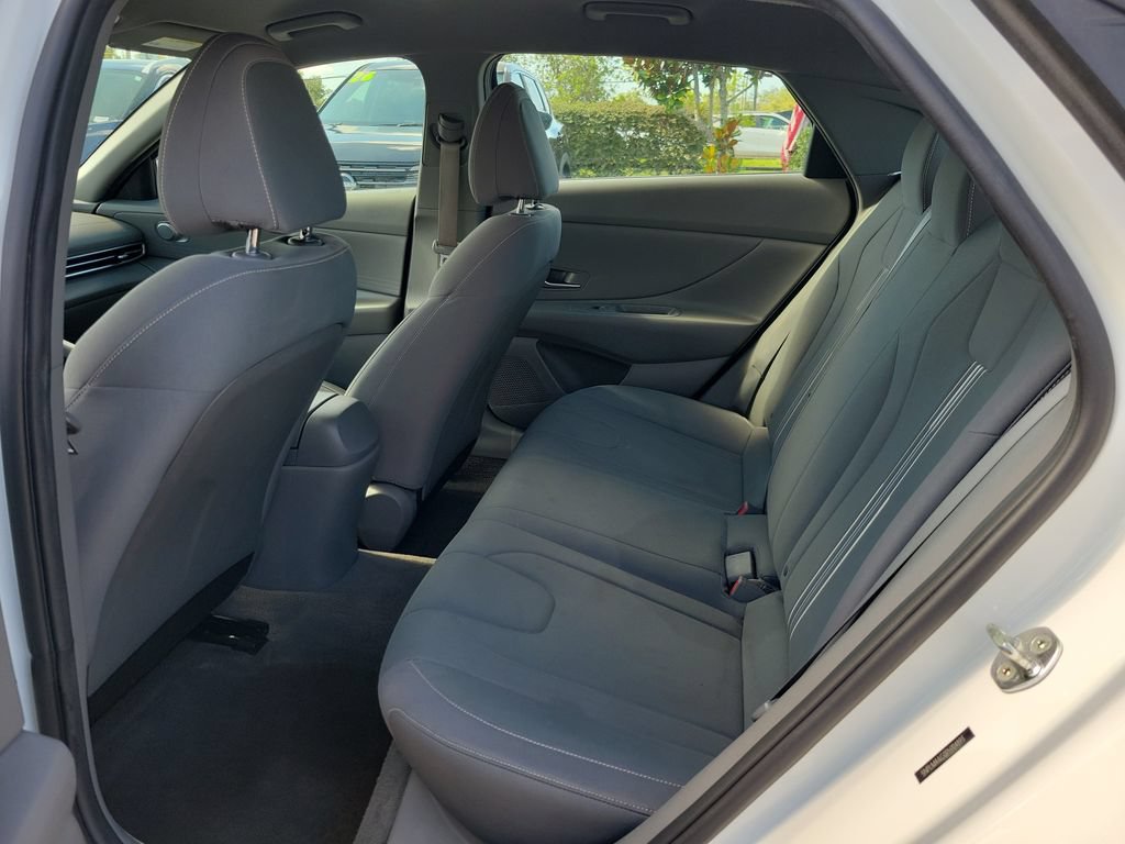 Used 2023 Hyundai Elantra SEL FWD image 9