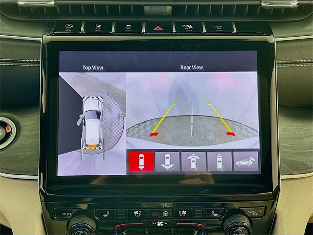 Used 2025 Jeep Grand Cherokee Limited w/ Luxury Tech Group II image 17