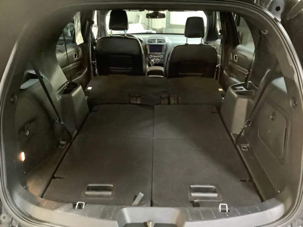 Used 2019 Ford Explorer XLT w/ Equipment Group 202A AWD/4WD image 14