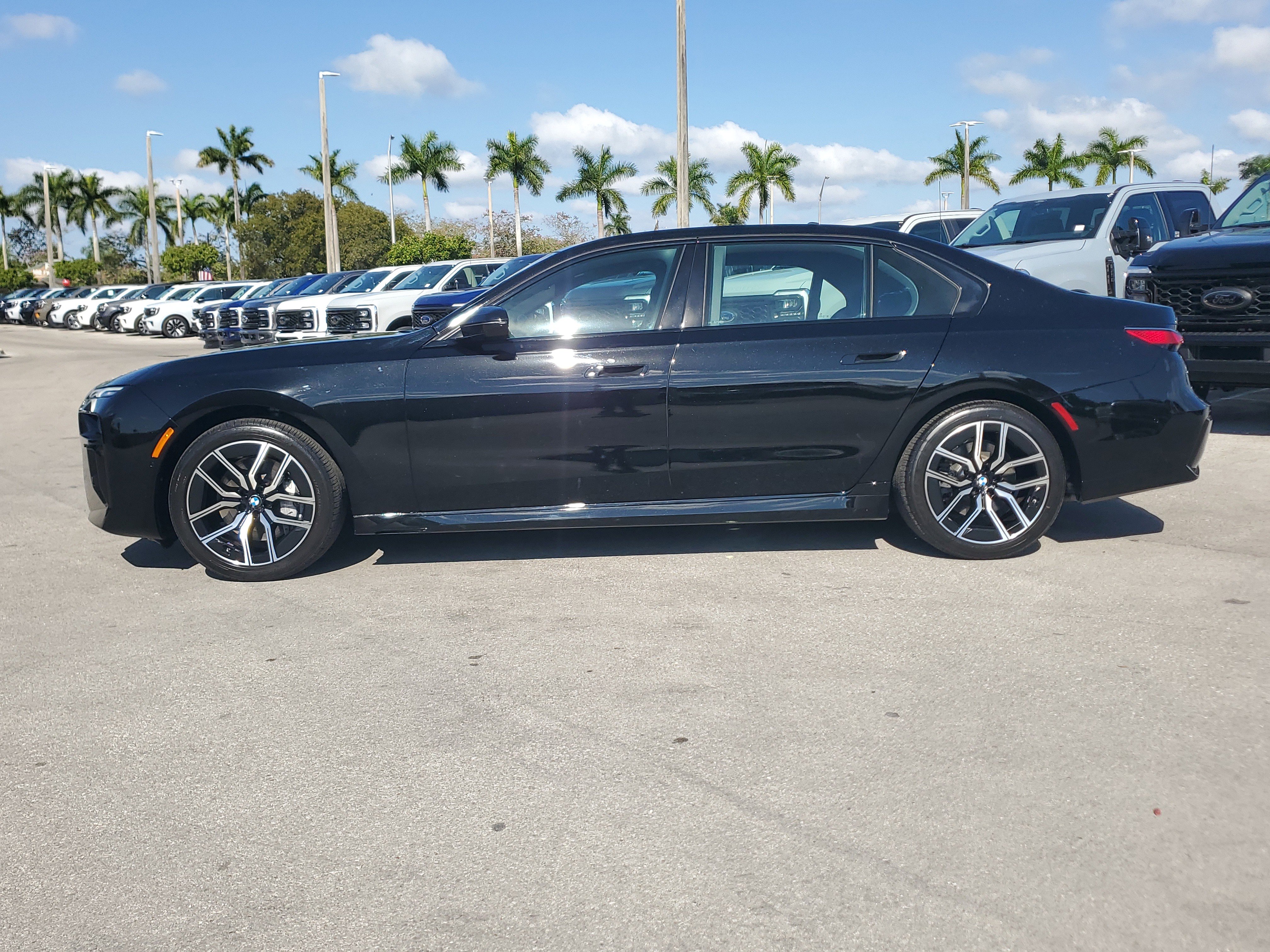 Used 2024 BMW 740i image 8